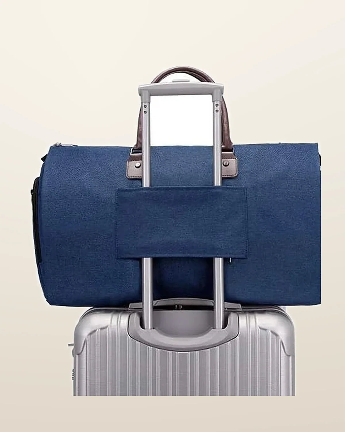 Passant arrière fixé à la poignée d’une valise